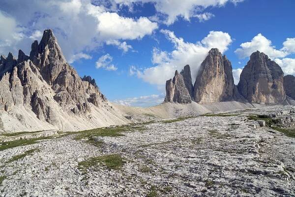 File:Monte Paterno e Tre Cime dal rifugio Locatelli.jpg