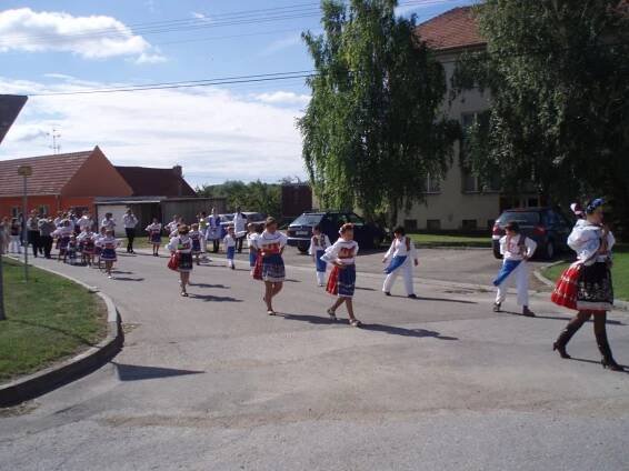 Život v obci - Krojované hody - Oficiální stránky obce Sedlec u Mikulova