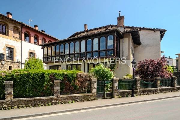 Exclusive Palace House in the Historic Center of Oñate!  
Great Opportunity for Investment or Unique Project