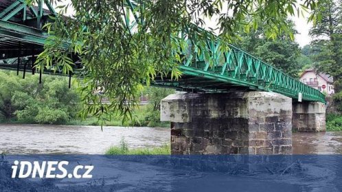Most přes Ohři v Šemnici na Karlovarsku zůstane dál zavřený - iDNES.cz