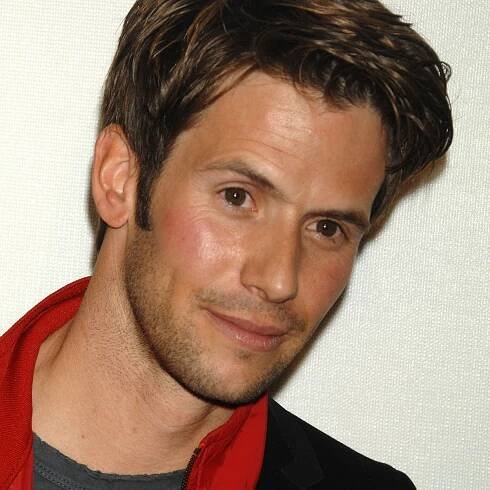 US actor Christian Oliver and his 2 daughters died in a plane crash in the Caribbean, police say