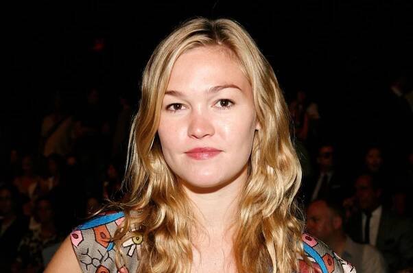 Julia Stiles Hottest Bikini Pictures – Sexy Lumen Pierce Of Dexter