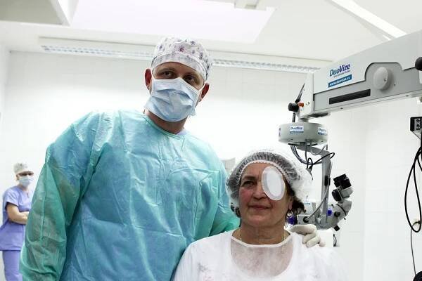Unikátní operace šedého zákalu. Laser je 10x přesnější