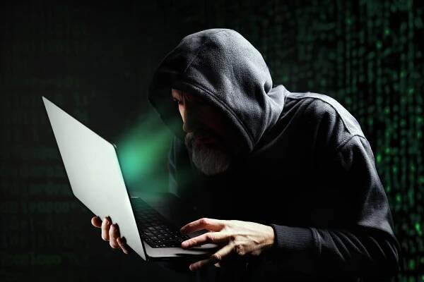 Download One of These Apps to Stop Using Your Crappy, Unsafe Passwords