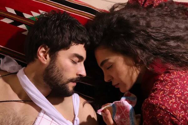 Spútaný motýl – Hercai – Turecké seriály
