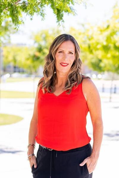 Hire Sarah to speak at your next event! Women's Wellness and Coaching expert — Sarah Rusbatch | Sobriety & Grey Area Drinking