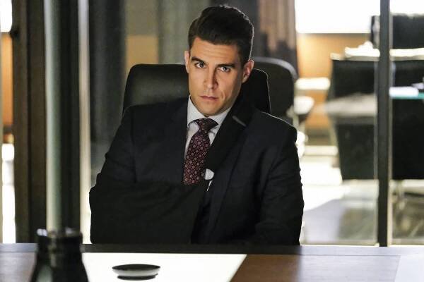 Arrow - Rozpuštěný tým - Z filmu - Josh Segarra
