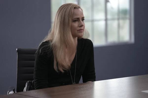 V plamenech - Planý poplach - Z filmu - Amanda Schull
