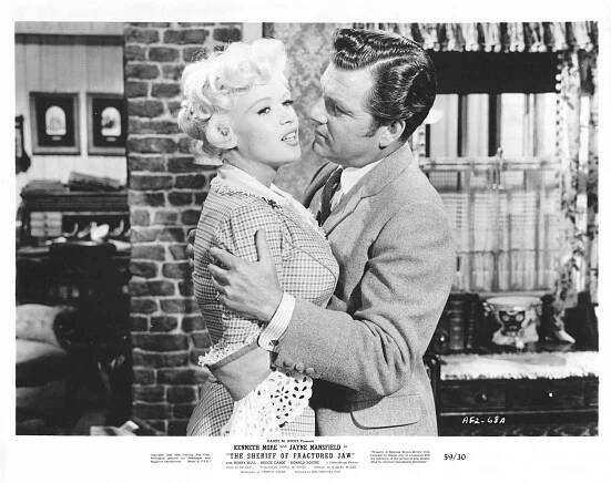 The Sheriff of Fractured Jaw - Fotosky - Jayne Mansfield, Kenneth More