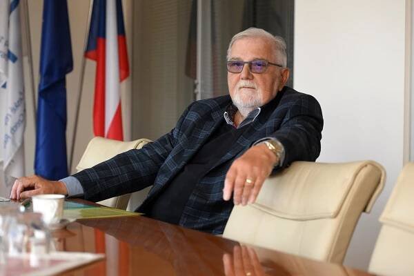 Přežili jsme komunisty, covid a Babiše, přežijeme i Fialovu vládu, říká Hanák