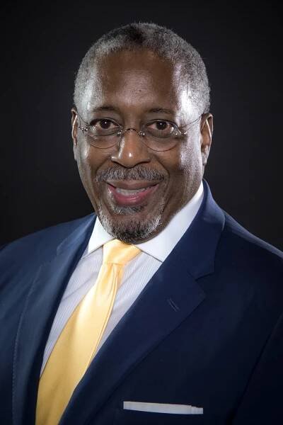 Dr. Holton Photo AAA-1 1r.jpg