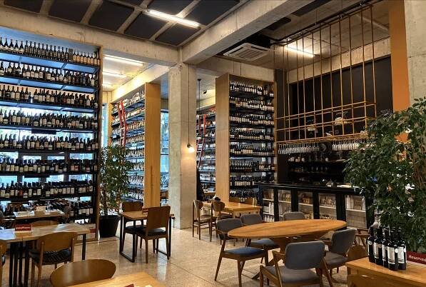 8000 Vintages & Vino Underground