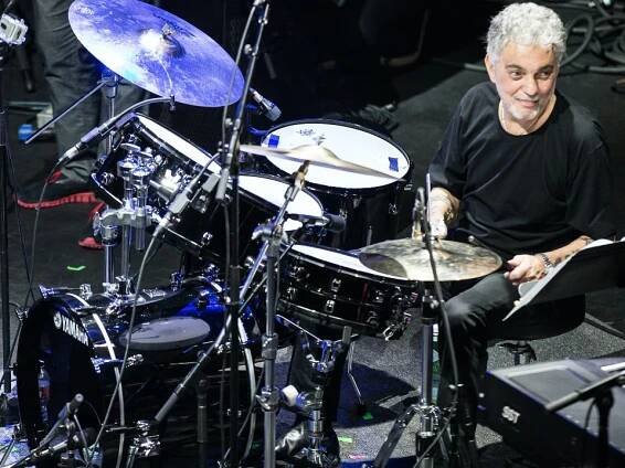 Steve Gadd on his drum intro to Paul Simon’s 50 Ways to Leave Your Lover: “It was a lucky day for me”