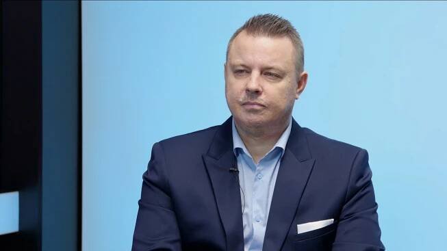 XTV.cz - „Jsme v pozici jako Trump a Orbán. K porážce globalistů se musíme opět spojit. BRICS předčí EU. Fiala s telefonátem Trumpovi hned převlékl kabát.“ – Jindřich Rajchl