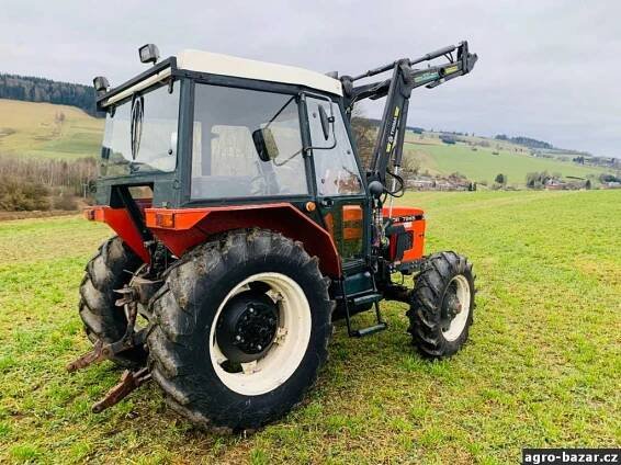  Traktor s čelním nakladačem Zetor 7245