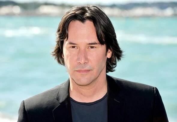 Rozděleni při porodu? Herec Dejvického divadla vypadá stejně jako Keanu Reeves!