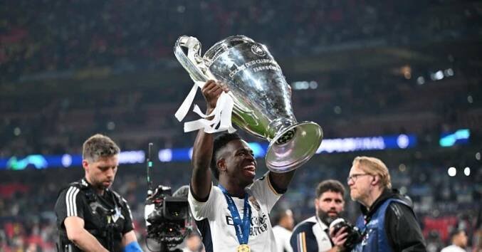 Vinícius Júnior se stal nejlepším hráčem Ligy mistrů. Mezi mladými hráči uspěl jeho spoluhráč Bellingham