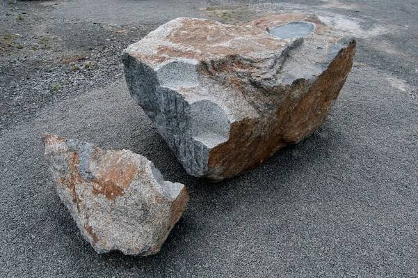 Stone_sculpture_larvikitt_kaja_Dahl_03.jpg