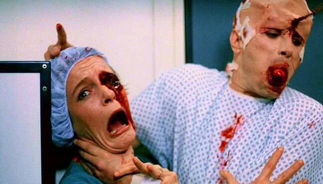 Ze záhrobí - Z filmu - Carolyn Purdy-Gordon, Jeffrey Combs