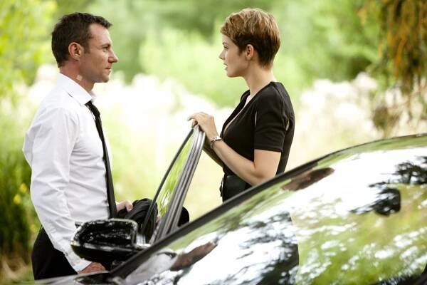 Kurýr - Odplata - Z filmu - Chris Vance, Andrea Osvárt