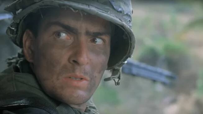 9 věcí, které nevíte o Četě: Charlie Sheen při natáčení málem zemřel