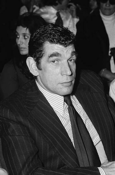 Michel Constantin à l'avant-première de Pierre et Barde à Paris, France, le 11 décembre 1973. | Photo : Getty Images.