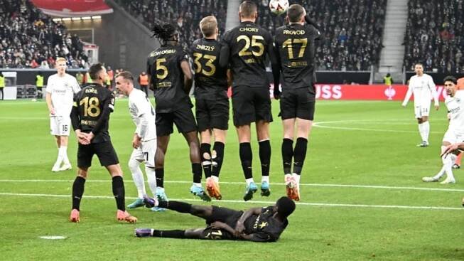 Slavia v Evropské lize prohrála ve Frankfurtu s Eintrachtem 0:1.