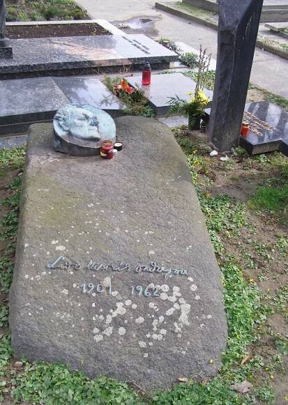 Súbor:Ľudo Ondrejov grave.JPG – Wikipédia