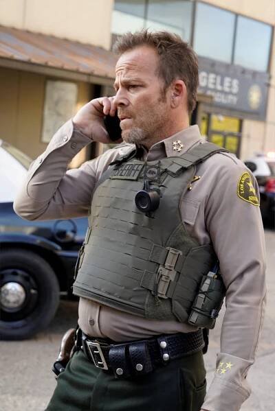 Deputy - 10-8 Search and Rescue - Z filmu - Stephen Dorff