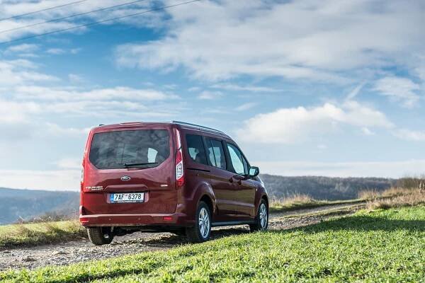 Test Ford Tourneo Connect 1.5 EcoBlue 2019: Místa na rozdávání (+VIDEO) - roadblog.cz