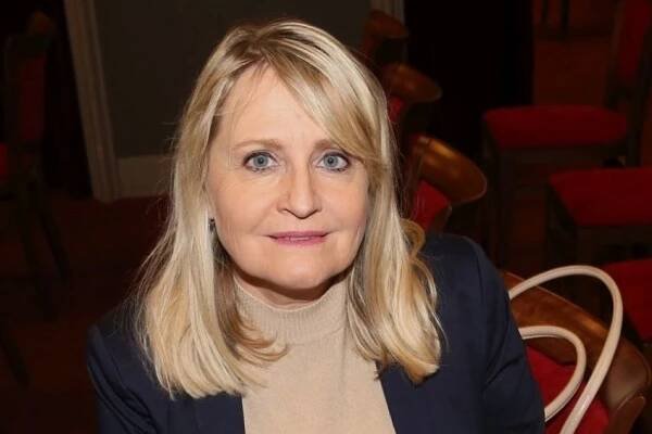 Regina Řandová vzala maminku do kina. Fanoušci tvrdí, že vypadá jak Jitka Molavcová - OnlyU