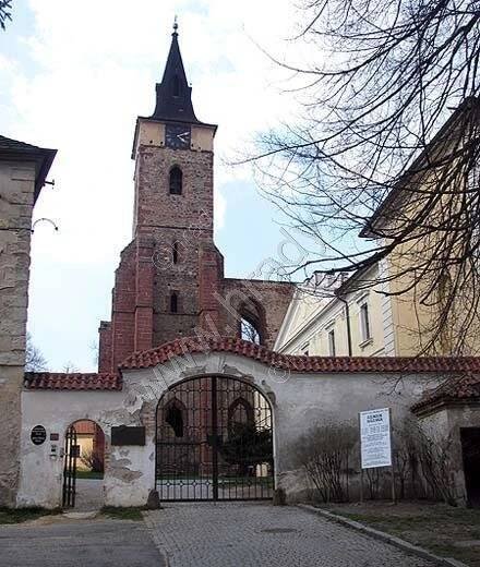 klášter benediktinů s kostelem Nanebevzetí Panny Marie a sv.  Jana Křtitele (sv. Prokopa)
