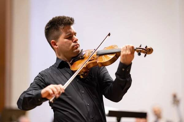 Milan Al-Ashhab uzavřel sezonu pardubické Komorní filharmonie – KlasikaPlus.cz