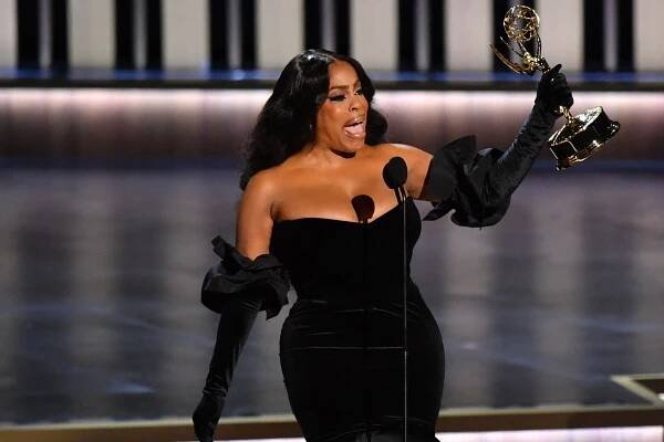 Niecy Nash-Betts Thanks Herself During Emmys 2023 Acceptance Speech for Dahmer