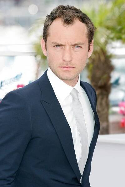 Další fešák si našel mladou kočičku! Jude Law randí s touhle krásnou modelkou