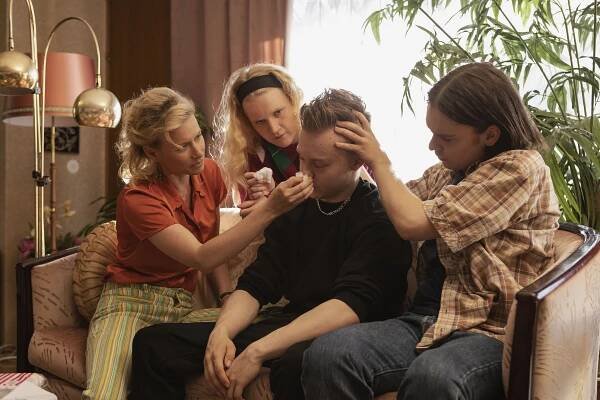 Tuurenmäki 98 - Perhetragedia - Z filmu - Minka Kuustonen, Iina Nyländen, Viljami Lahti, Toni Nikka