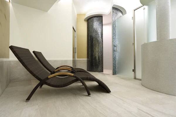 4* relax v Karlových Varech: bazénové a wellness centrum, lázeňské procedury, polopenze