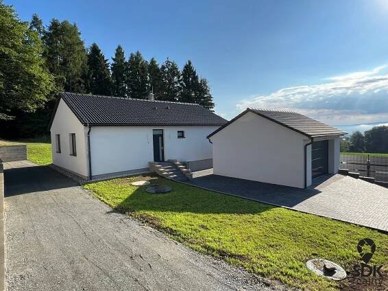 Prodej novostavby 4+kk s dvojgaráží a prostorným pozemkem, obec Pamětice, okres Blansko | SDK reality
