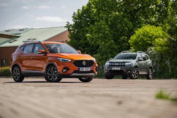 Má se Dacia začít bát? Bestseller Duster proti čínskému vyzyvateli MG ZS v souboji dostupných SUV