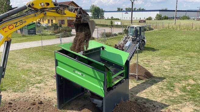 Vibrační třídička MS OMEGA, stroj pro další třídění drceného materiálu a s použitím s dopravníky
