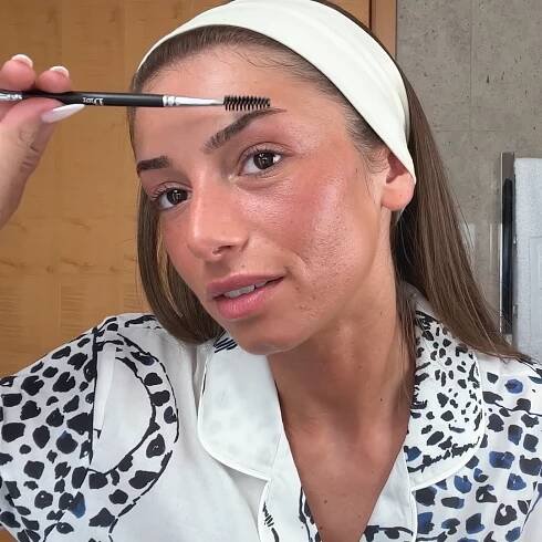 Mimi Keene's Guide to 'Shaky Shaky' Mascara and 'Dotting' Lip Liner
