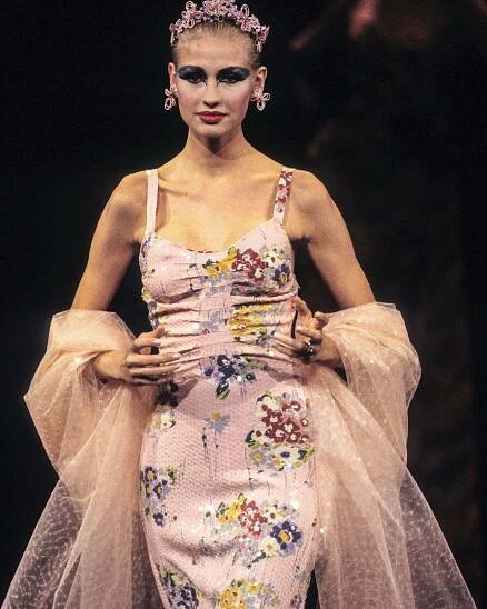 Betseys Bio | New York Designer Betsey Johnson | Career In Fashion 