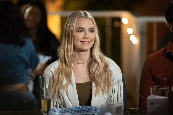 Jasnovidka Maggie - Pomůžeš někomu chopit se šance - Z filmu - Rebecca Rittenhouse