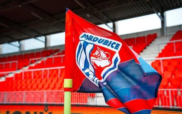 Pardubický fotbal přišel o významného sponzora, stadion změní název