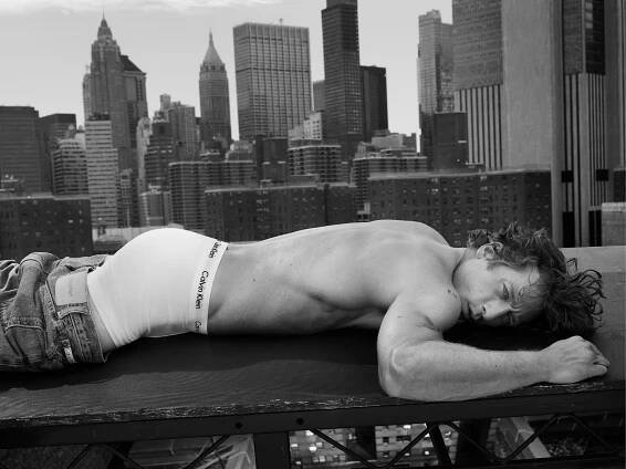 The Shareable Feast of Jeremy Allen White’s Calvin Klein Ad