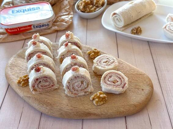 tramezzini roll di spek e noci con Exquisa Light formaggio fresco con pochi grassi