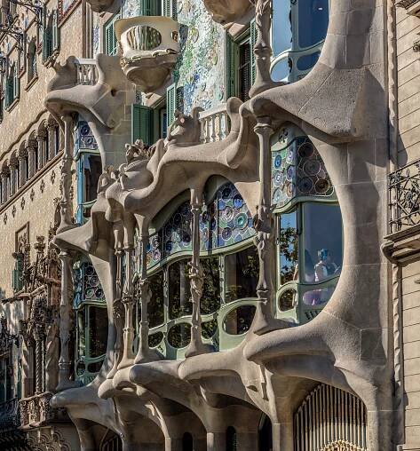 Montjuïc sandstone finish on the facade | Casa Batllo | Antoni Gaudi | STIRworld