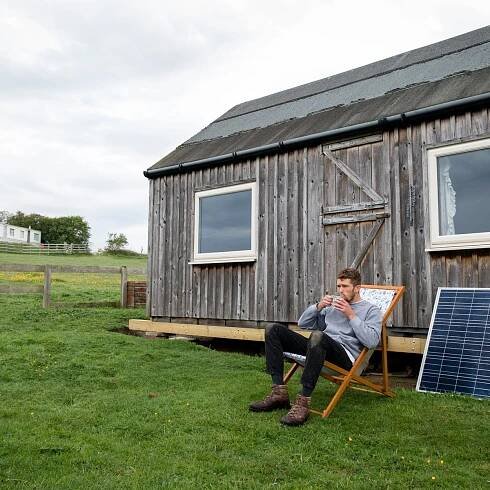 Off Grid vs. Grid Tied Solar Panel Systems: What's the Difference?