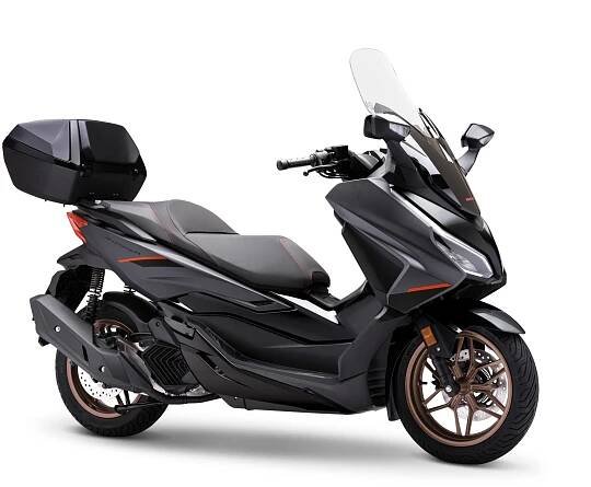Honda Forza 125 - tmavá šedá 2025 (SE)