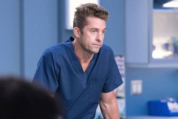 'Grey's Anatomy' crew member smacks Scott Speedman if he messes up surgery